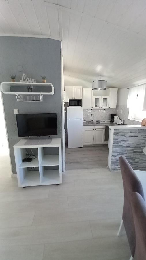 Family Apartments Svob With Pool Novi Vinodolski Zewnętrze zdjęcie