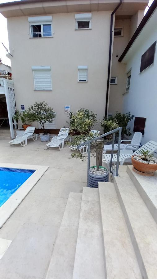 Family Apartments Svob With Pool Novi Vinodolski Zewnętrze zdjęcie
