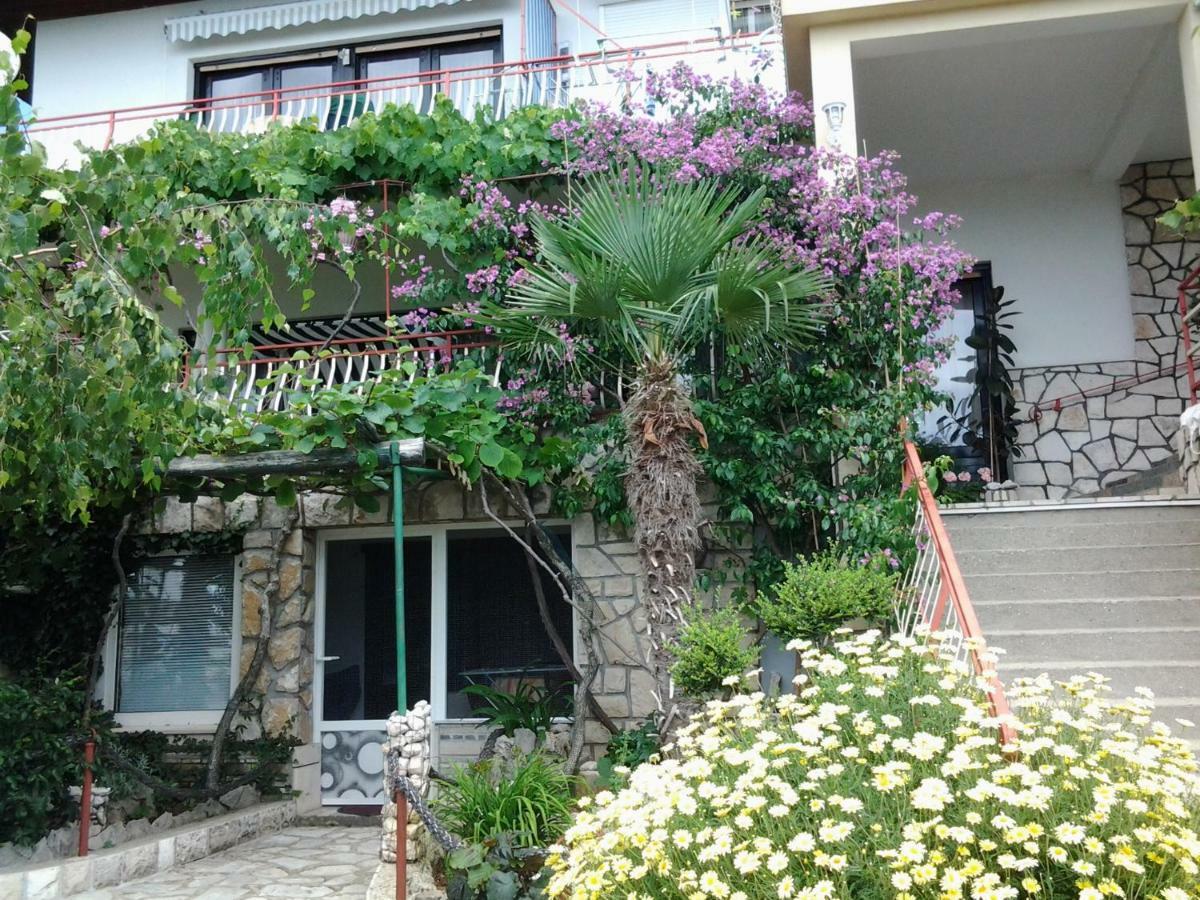 Family Apartments Svob With Pool Novi Vinodolski Zewnętrze zdjęcie