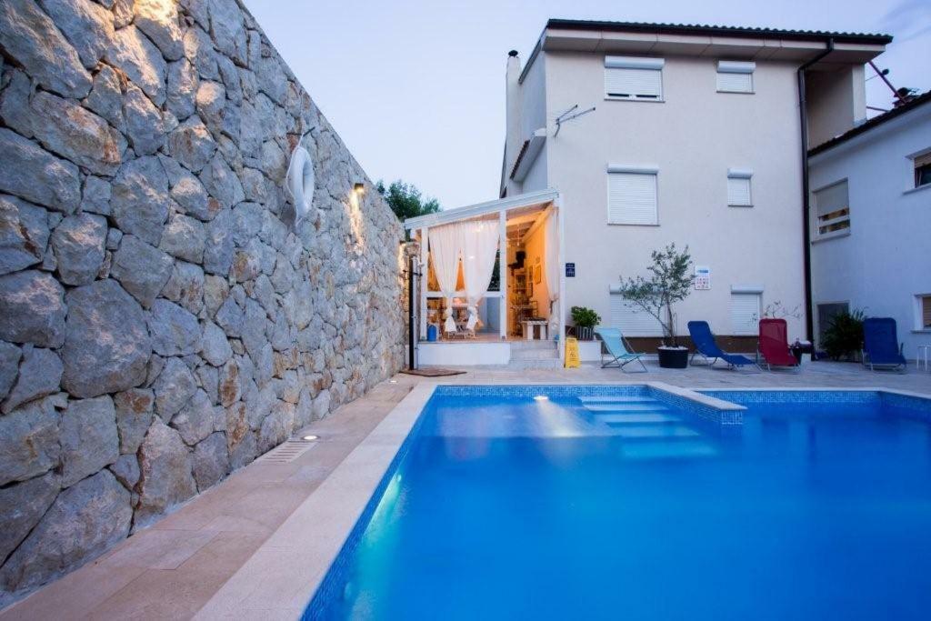 Family Apartments Svob With Pool Novi Vinodolski Zewnętrze zdjęcie